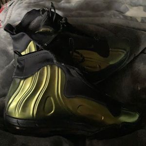 Nike ACG I-95 posite max. Clean, can wear with anything. These shoes are the OGs